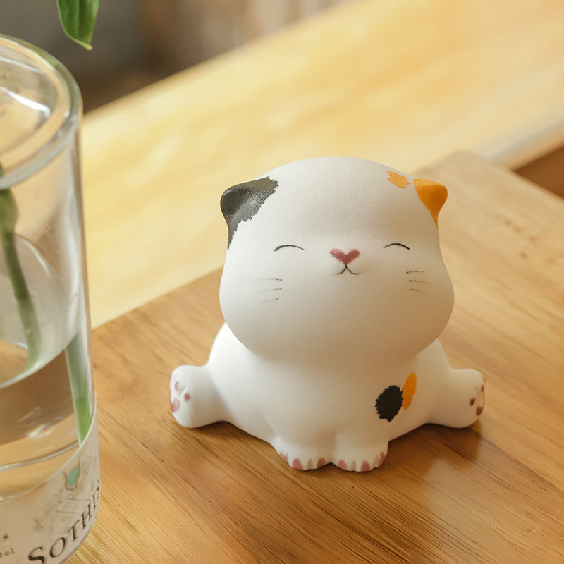 Handcrafted Calico Cat Figurine – A Sweet Touch of Warmth & Whimsy