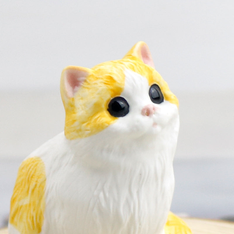 Little Guardian – Minimalist Artisan Ceramic Cat Figurine, Hand-Painted with Care