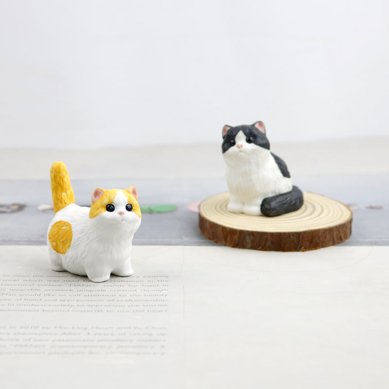 Little Guardian – Minimalist Artisan Ceramic Cat Figurine, Hand-Painted with Care